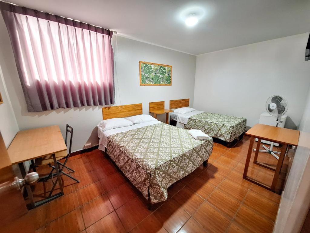 Hostal Montecarlo カマナ エクステリア 写真